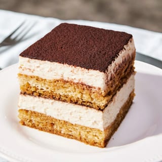 Tiramisu Cake